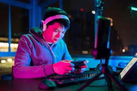 Kebangkitan 'Fisik' di Jakarta 2026: Mengapa Gamers Mulai Muak dengan Cloud Gaming dan Berburu Cartridge Lawas